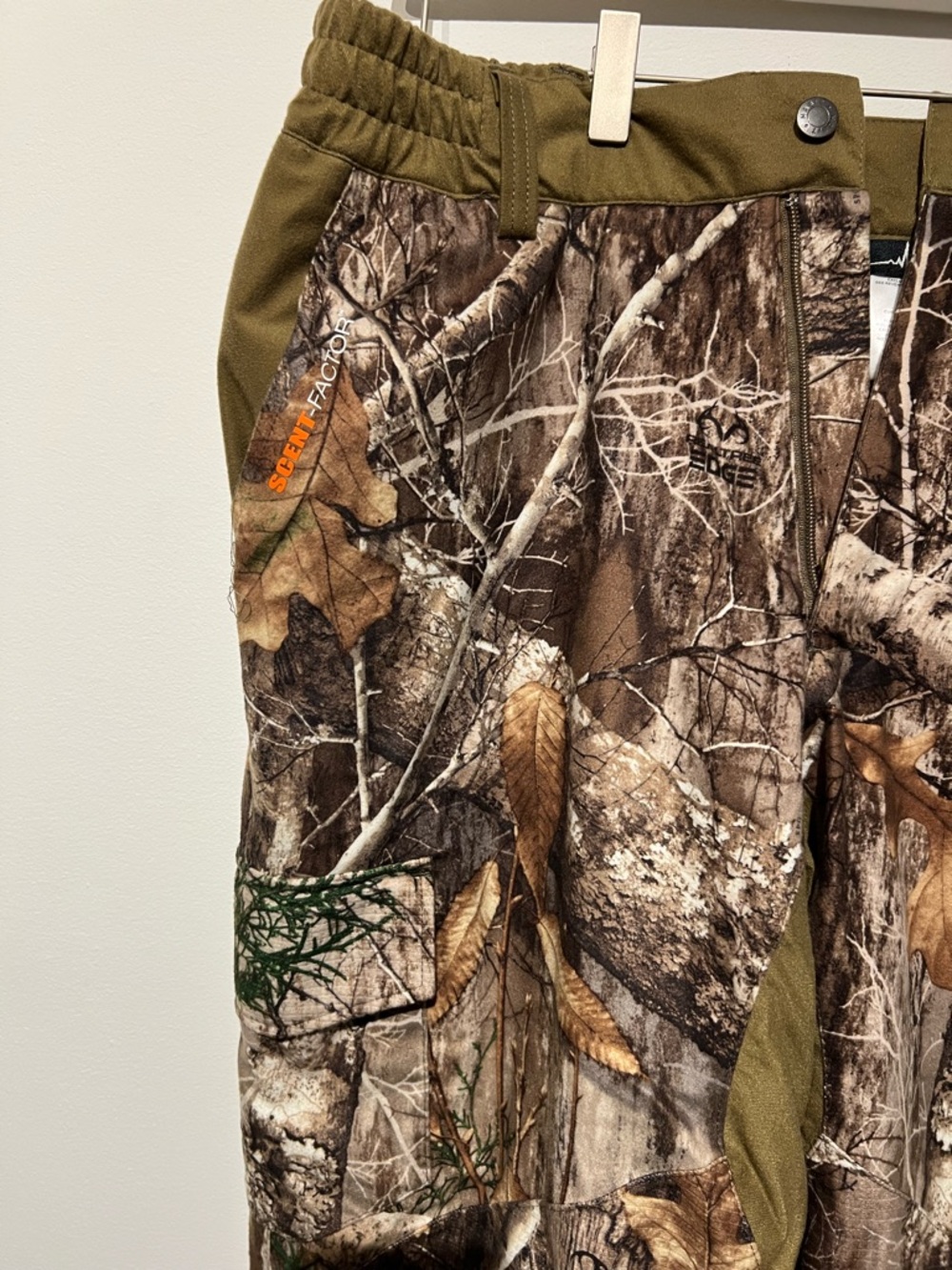 Men's Camo Hunting Pants in Olive and Brown - Picture 3 of 9
